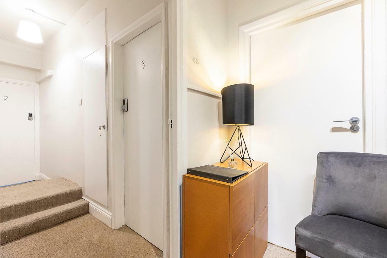 Grand Swiss Cottage Apartment London Bagian luar foto