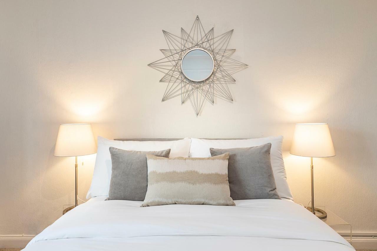 Grand Swiss Cottage Apartment London Bagian luar foto