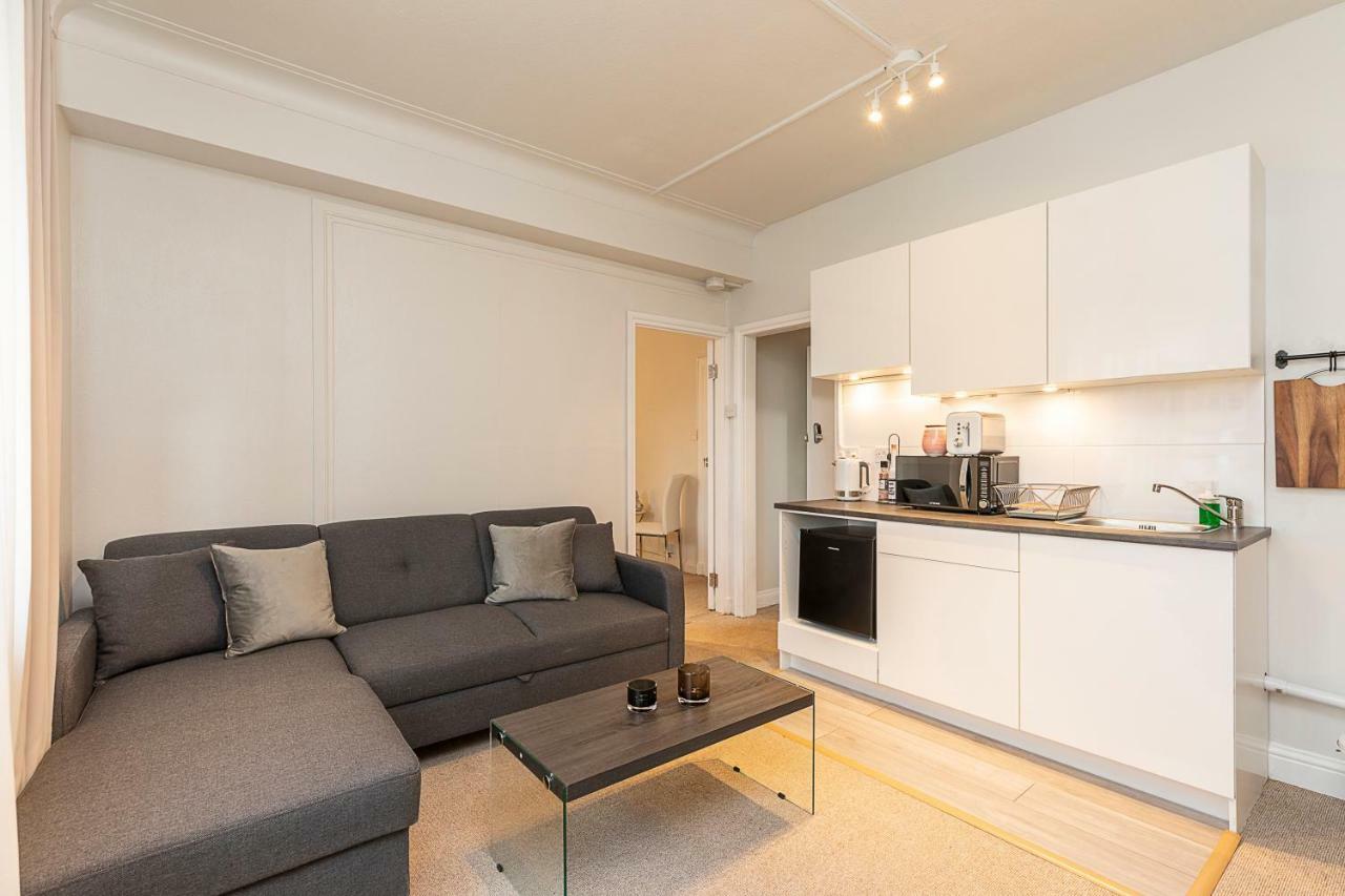 Grand Swiss Cottage Apartment London Bagian luar foto