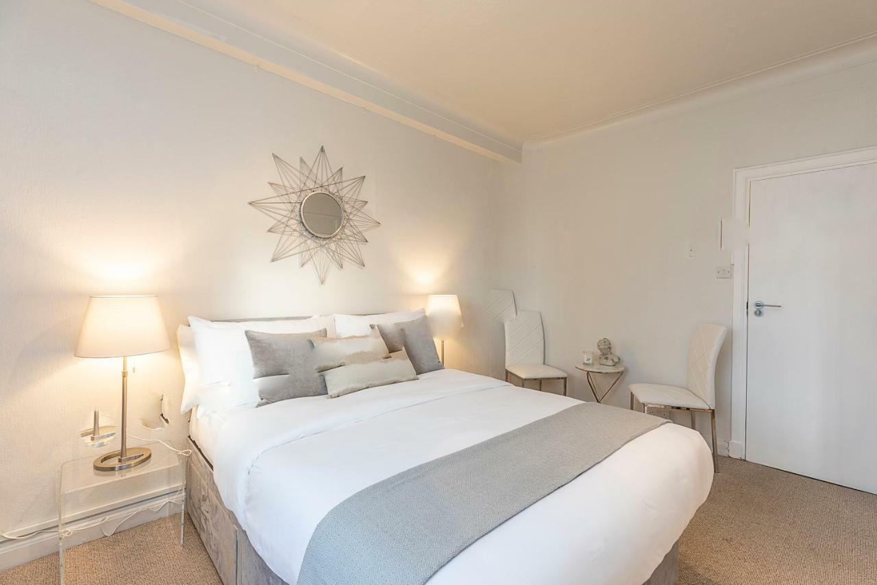 Grand Swiss Cottage Apartment London Bagian luar foto