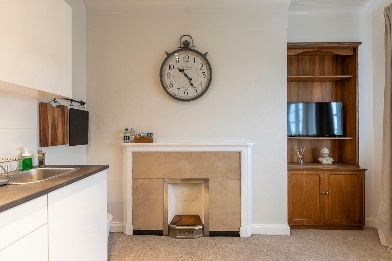 Grand Swiss Cottage Apartment London Bagian luar foto